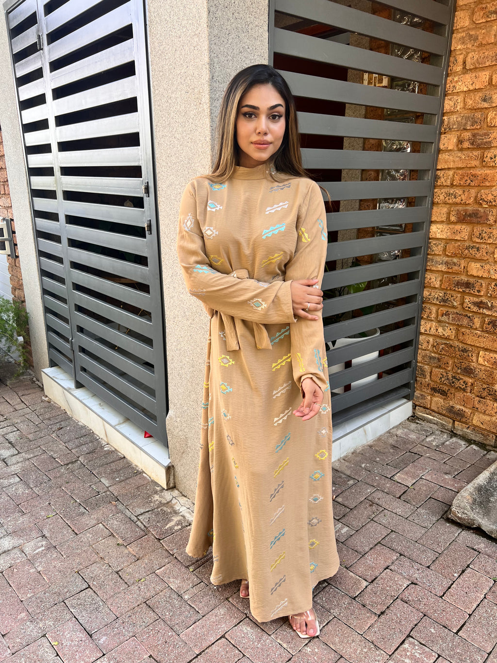 Embroidered dress (brown)